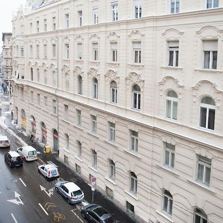 Christine-2 Bedrooms Apartment In The Downtown Budapest Luaran gambar